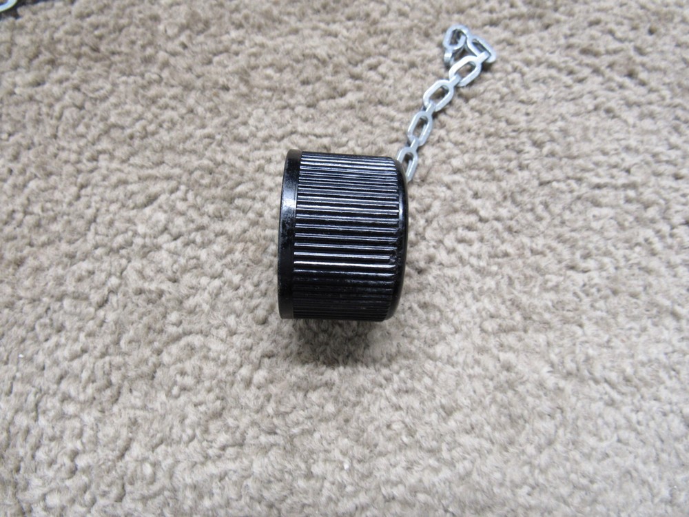 US WW2 CANTEEN LID WITH CORK POST WAR REPLACEMENT CAP