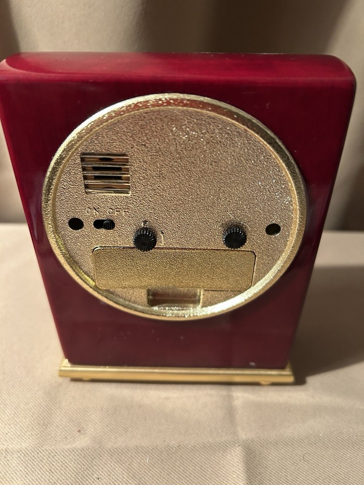 Sonnet Pick Up Analog Clock