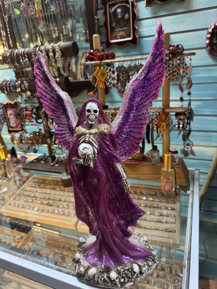 Santa Muerte Morada con Alas 17”