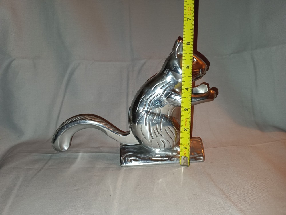 SQUIRREL ON LOG NUTCRACKER Cast Aluminum Squirrel Nutcracker Tall 6" Mechanical