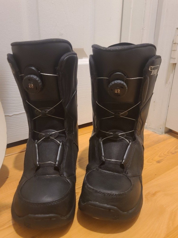 Flow Snowboard 132cm with Flow Bindings & Ride BOA Boots Size 7 Package