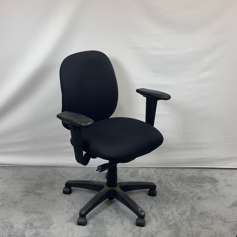 Exemplis Task Chair