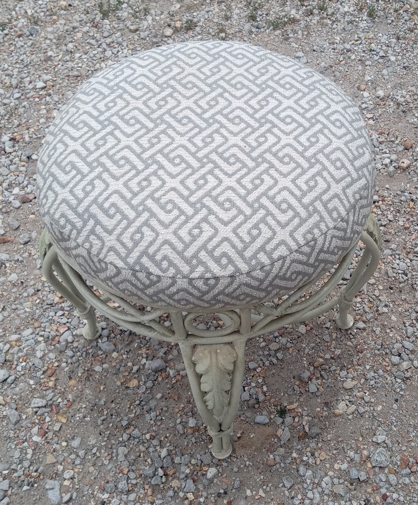 Round Iron Vanity Stool / Bench (VB-116)
