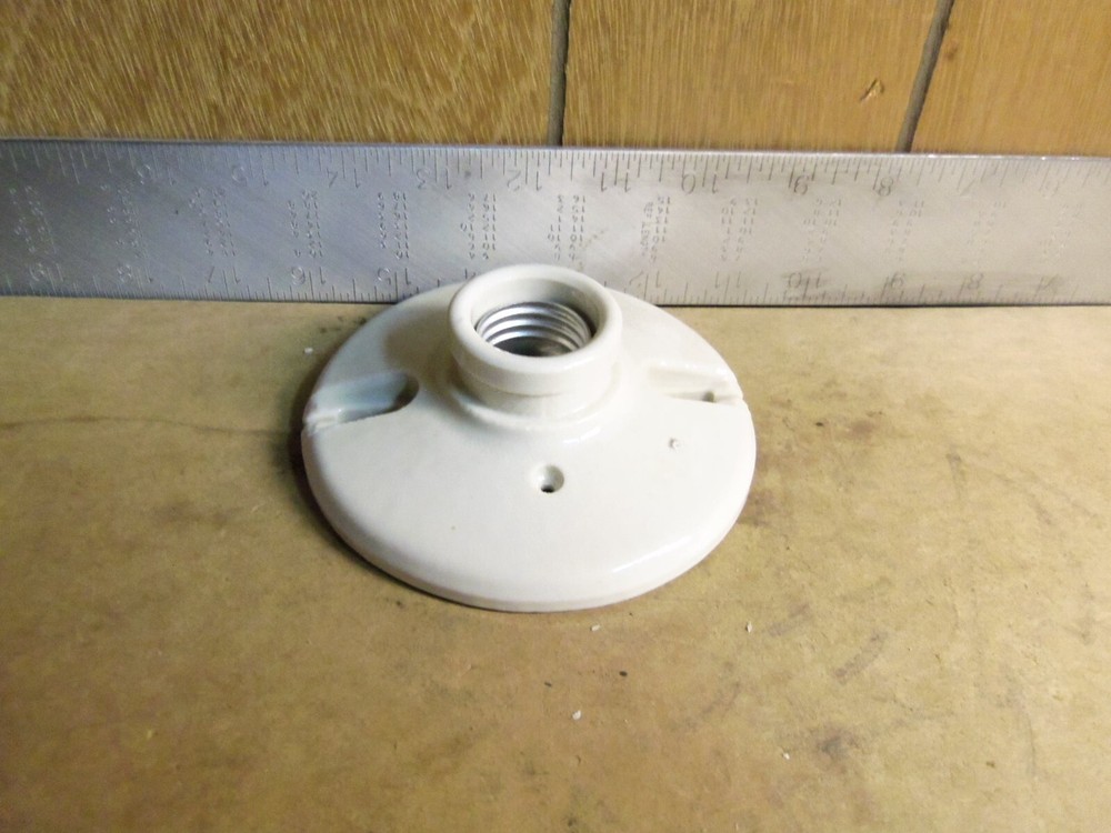Leviton – Medium Base – Keyless Porcelain Lampholder – P/N: 9875 (NOS)