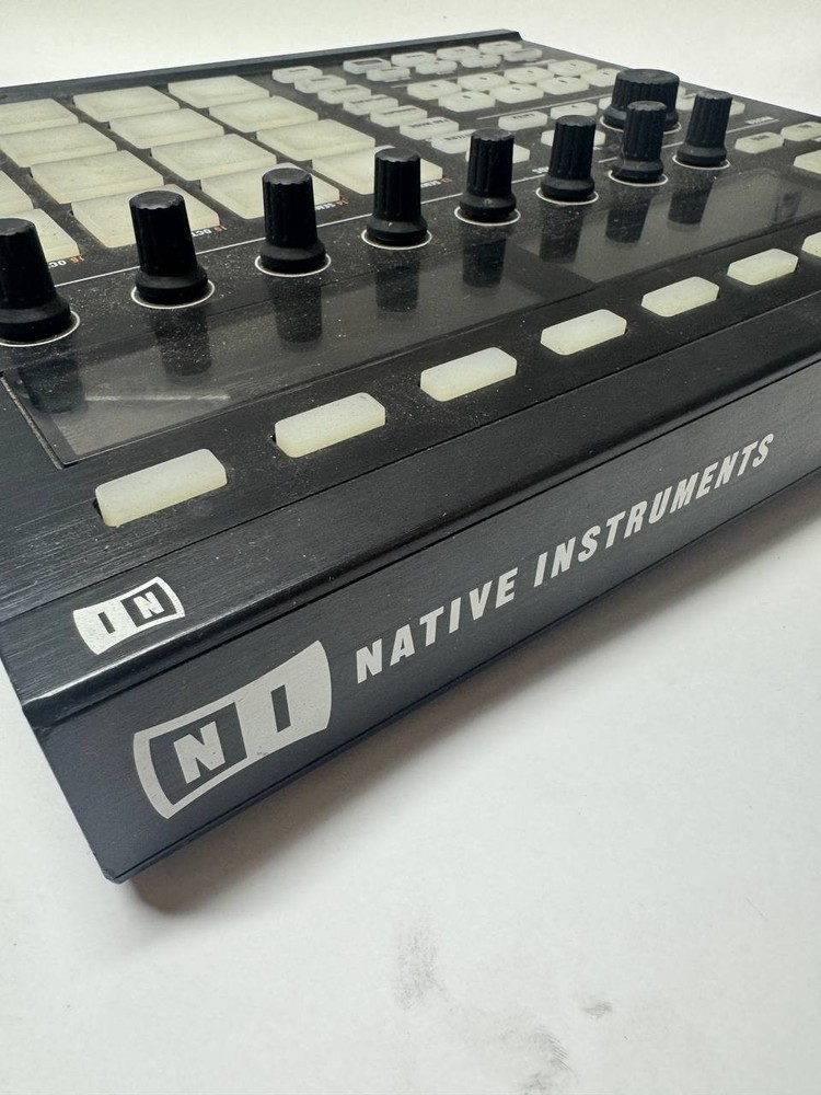 Native Instruments Maschine MK2 Black Groove Production Studio Controller