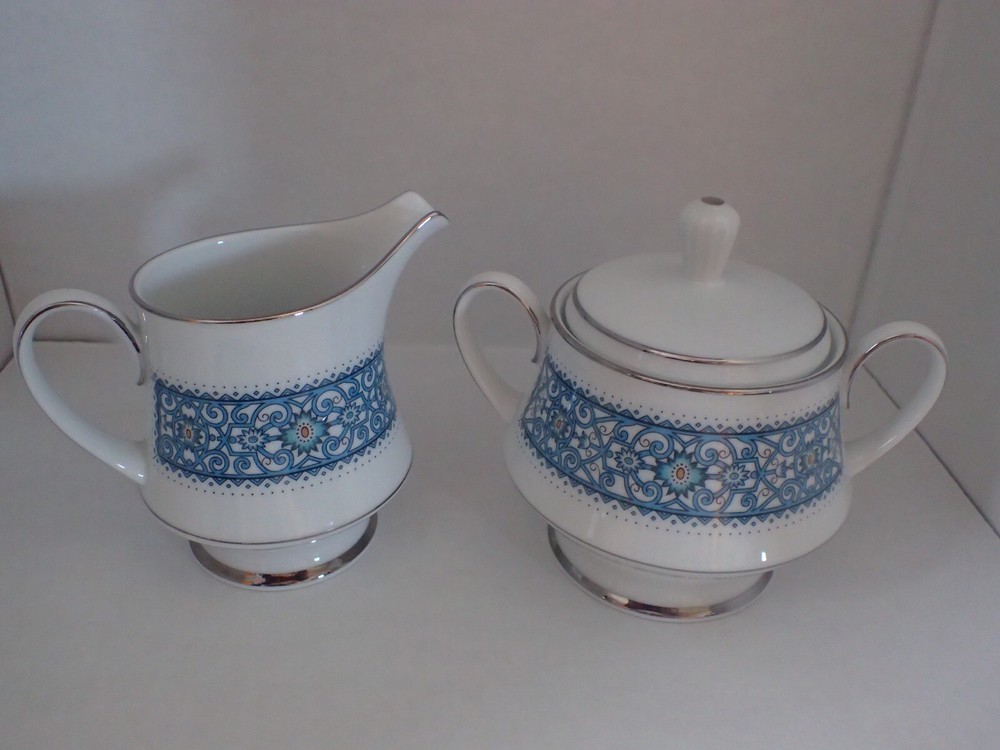 VINTAGE NORITAKE BLUE LARUE 6913 PATTERN W/PLATINUM TRIM DINNERWARE 45PC