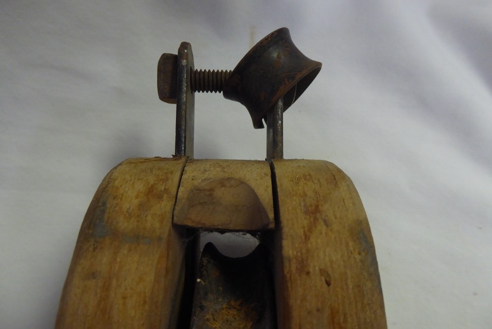 VINTAGE ANVIL BLOCK & TACKLE PULLEY