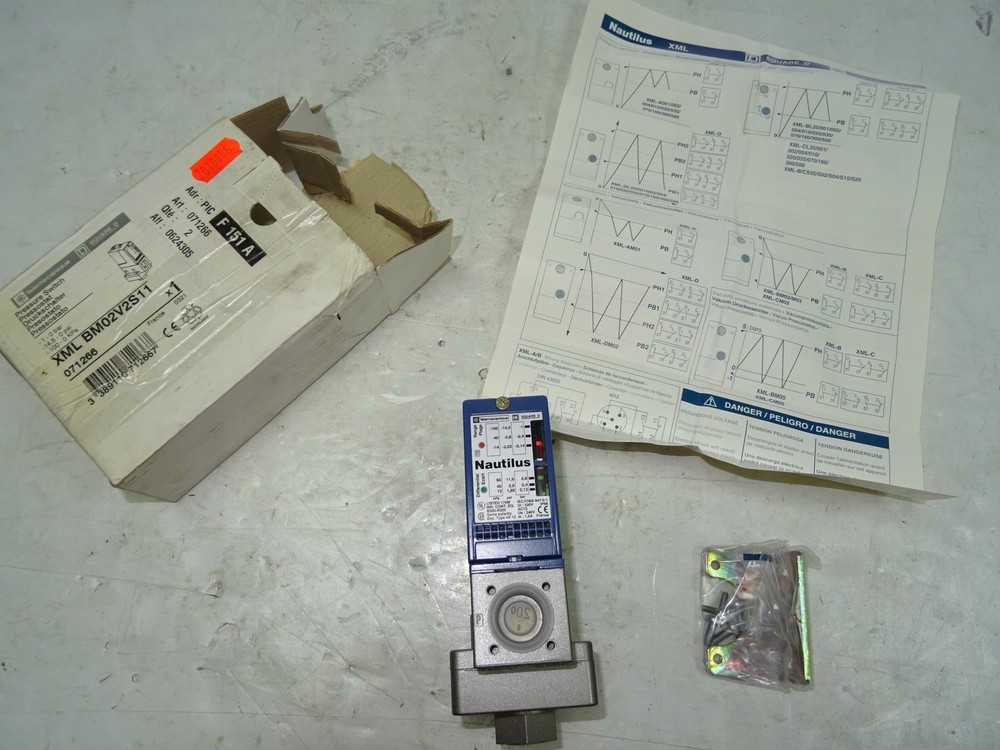 Telemecanique XML BM02V2S11 Different