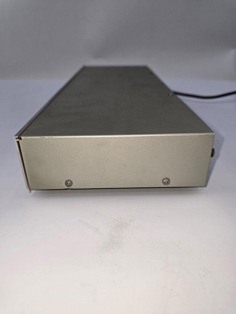 KENWOOD GRAPHIC EQUALIZER, MODEL GE-90, POWERS ON