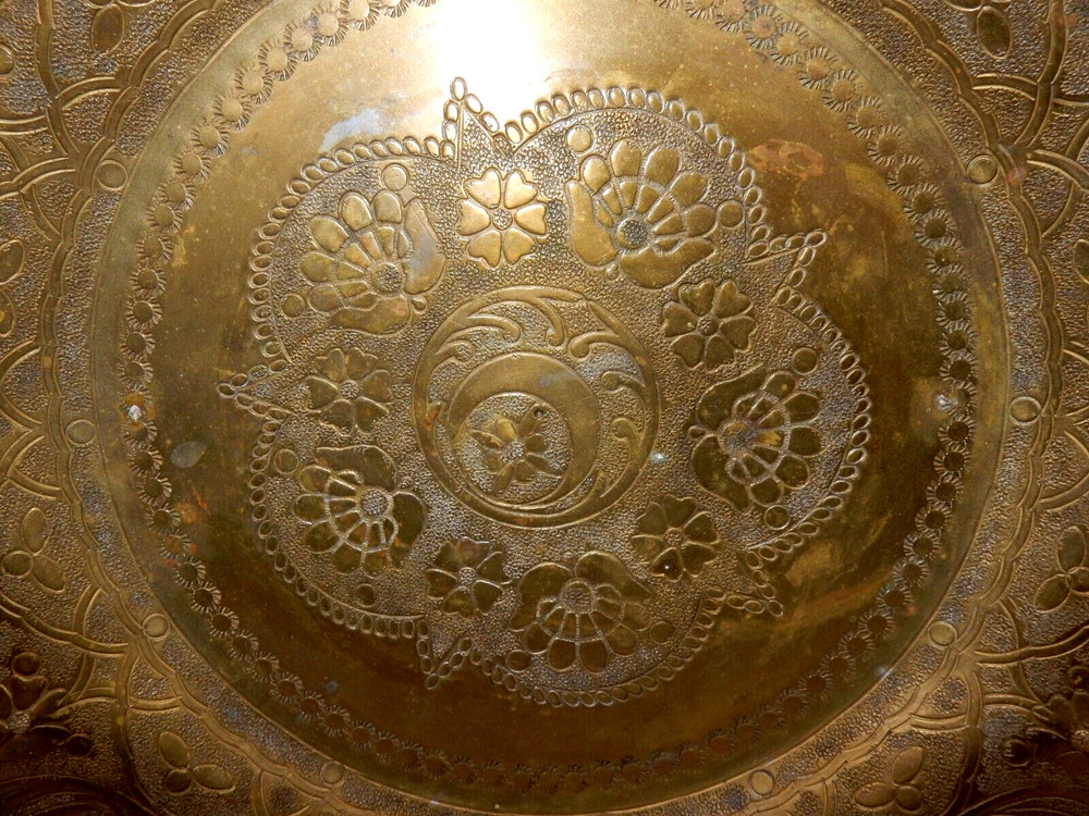 VINTAGE BRASS HAND ETCHED MIDDLE EASTERN CRESCENT MOON PATTERN PLATE TRAY