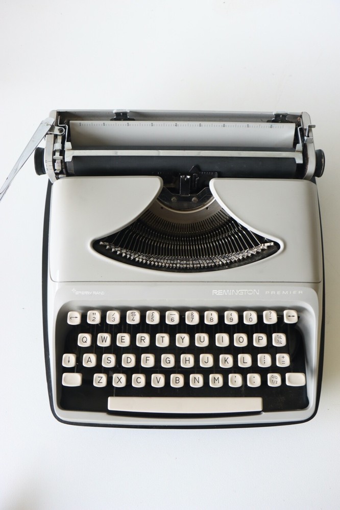 Remington Sperry Rand Portable Typewriter - Excellent Working Condition!