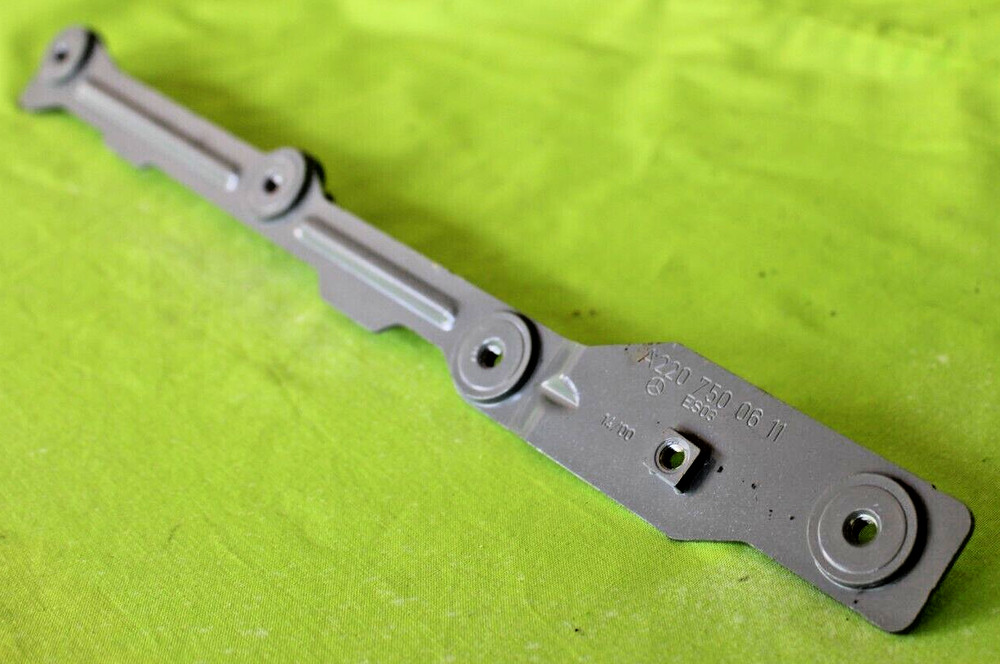 Mercedes Benz W220 S-Class Bracket ES03 A2207500611