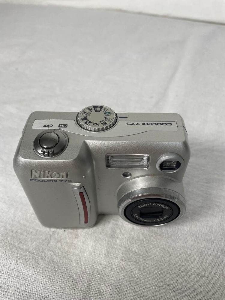 Nikon Coolpix 775 Compact Digital Camera