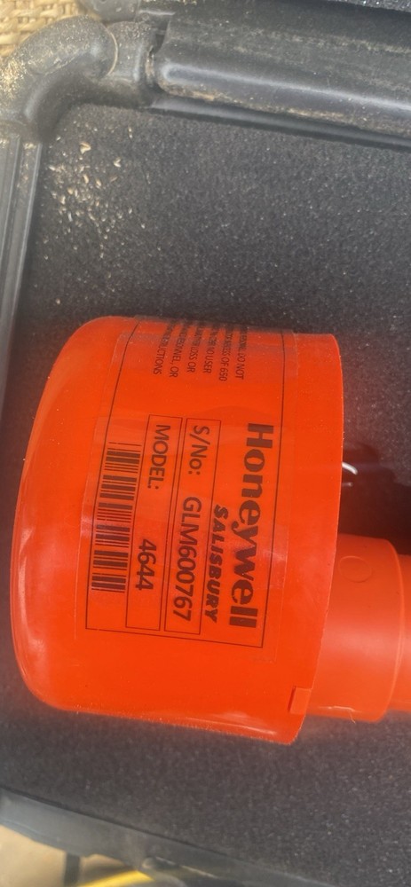 Salisbury 4644 Audio/Visual Self Testing Voltage Detector