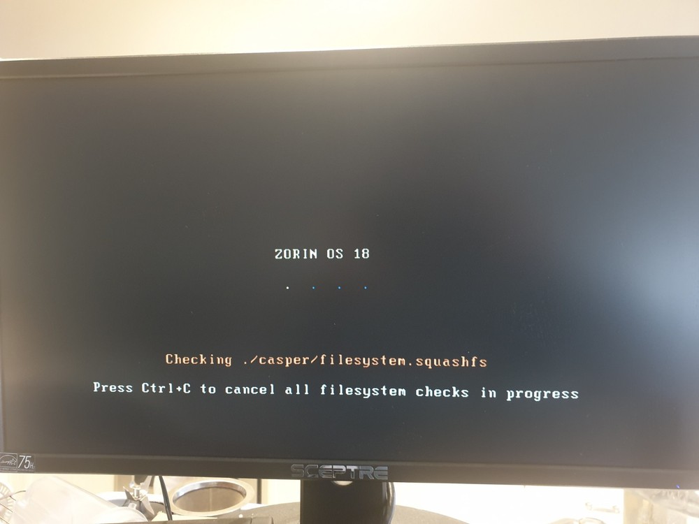 Linux Zorin OS 18 Core, 64-bit, Bootable Live and Install USB Flash Drive
