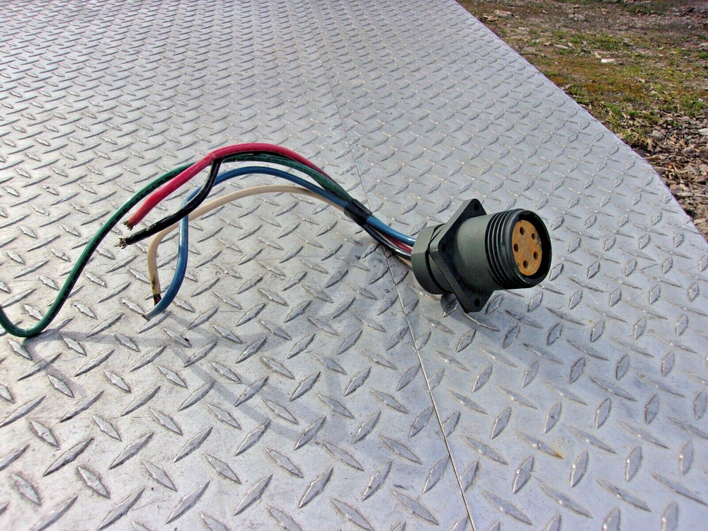 MILITARY SURPLUS GENERATOR POWER DISTRIBUTION FEMALE PLUG 60 AMP 3 PHASE -NO CAP