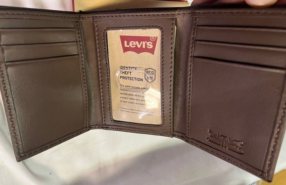 Levi's Men's Wallet RFID Extra Capacity , Brown