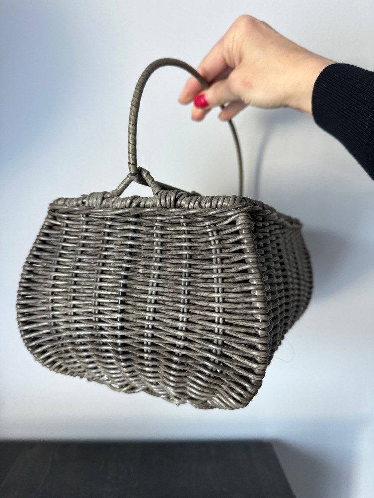 Broyhill Basket Silverware Napkin Display Gray Medium Sized Woven Handle