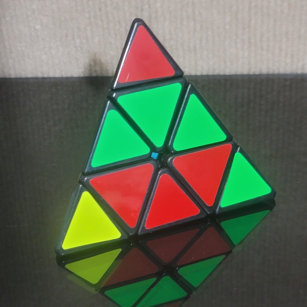 Pyramid Pyraminx Speed Cube Magic Twist 3D Puzzle Brain Teaser