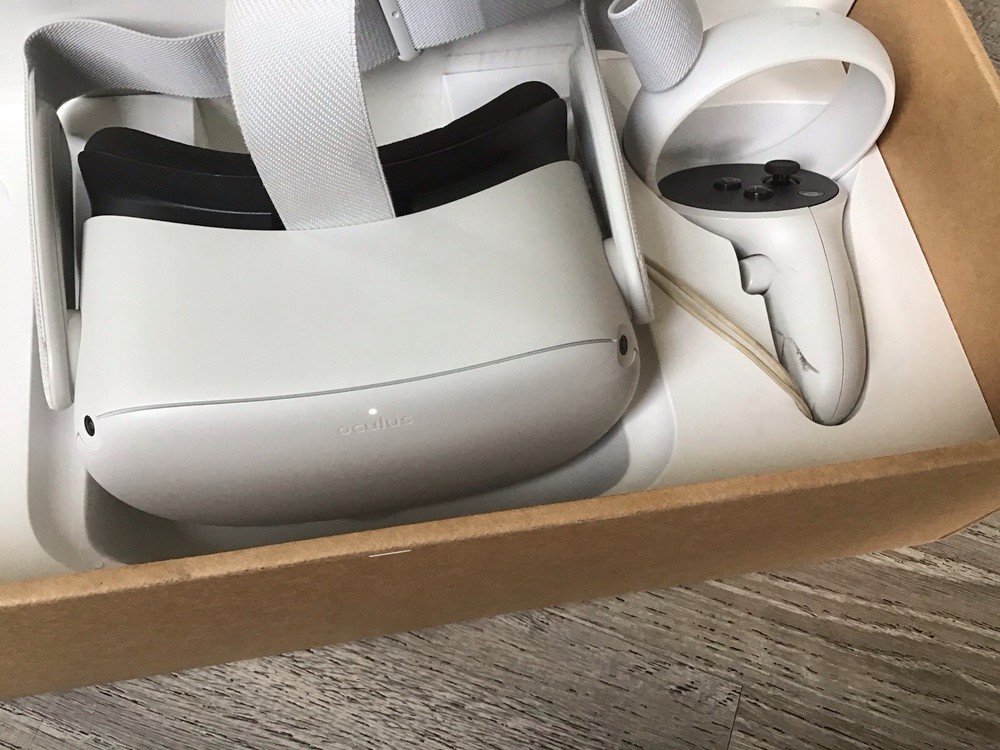 Meta Quest 2 Headset and Right Controller In Original Box Tested Working