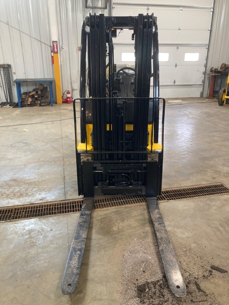 2012 Yale Forklift- Three Stage- Side Shift- 5782hrs- 4750lbs Capacity