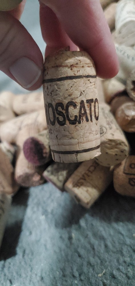 wine bottle corks, Aprox 276 Pcs. Assorted Styles, Names