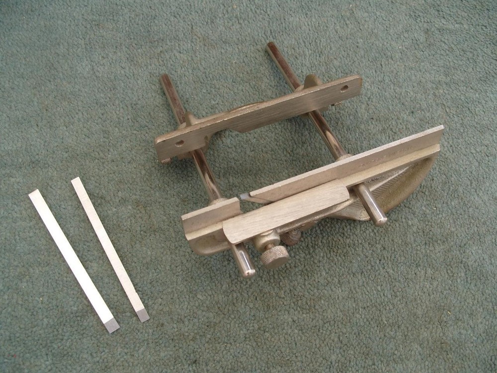 Marples No MA43 Small plough plane, with 3 Irons.