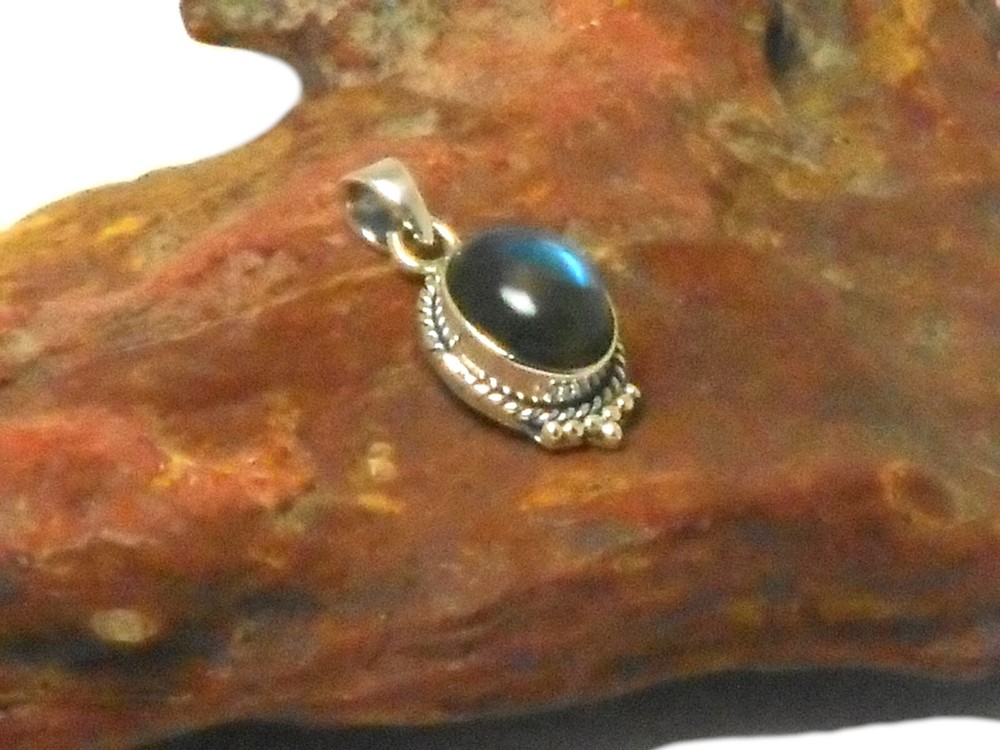 Small Oval LABRADORITE Sterling Silver 925 Gemstone Pendant