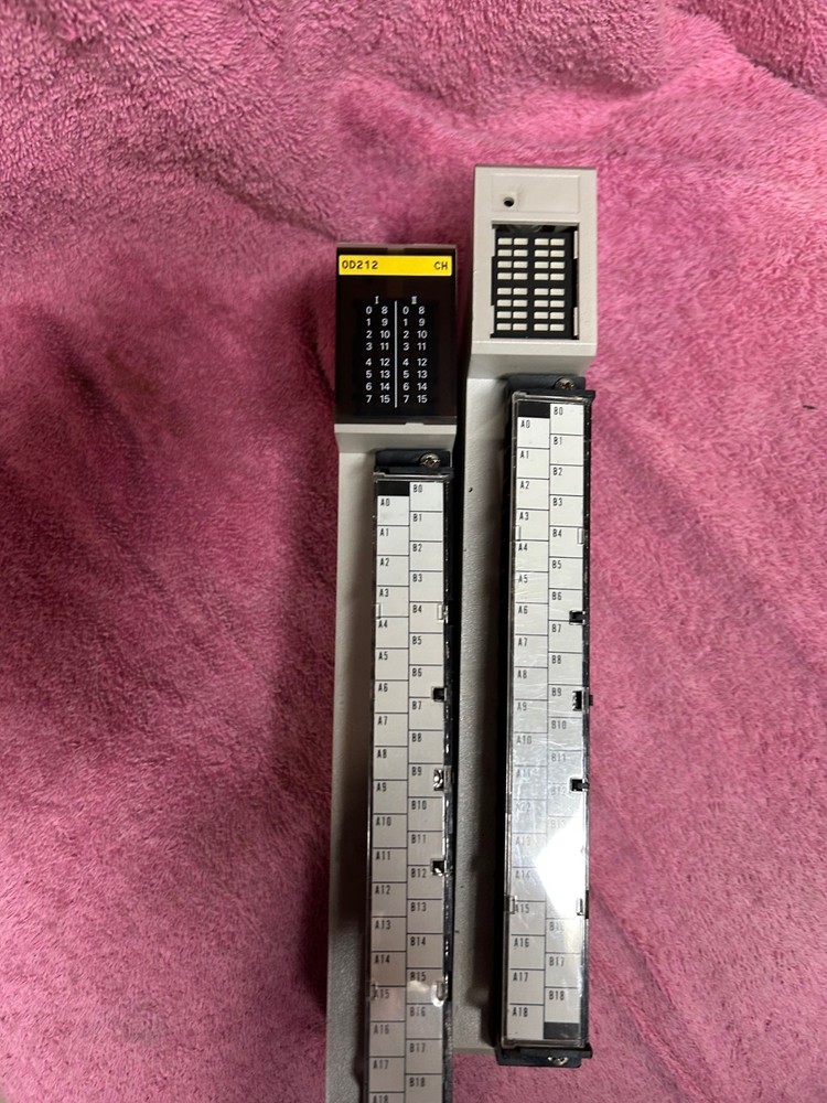Omron C500-OD212 Output Unit  2 each