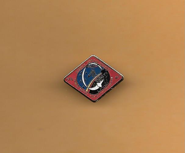 SHUTTLE COLUMBIA STS-40 LAPEL PIN
