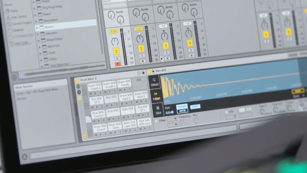 Novation SL MkIII MIDI & CV Keyboard Controller with Sequencer, 61-Note Keyboard