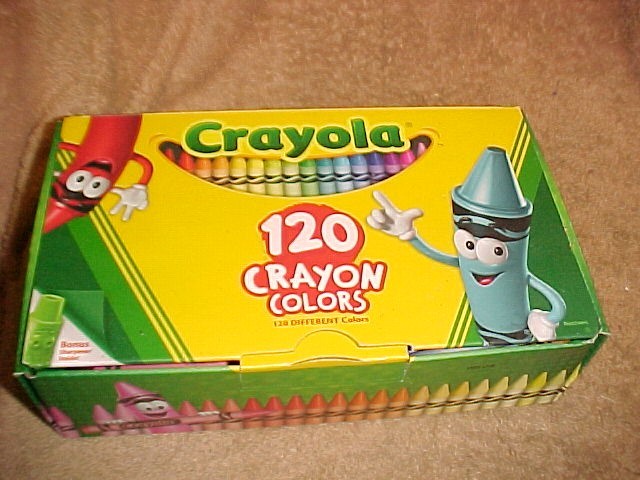 BOX OF 120 DIFFERENT CRAYOLA CRAYONS + BOX + SHARPENER  ****