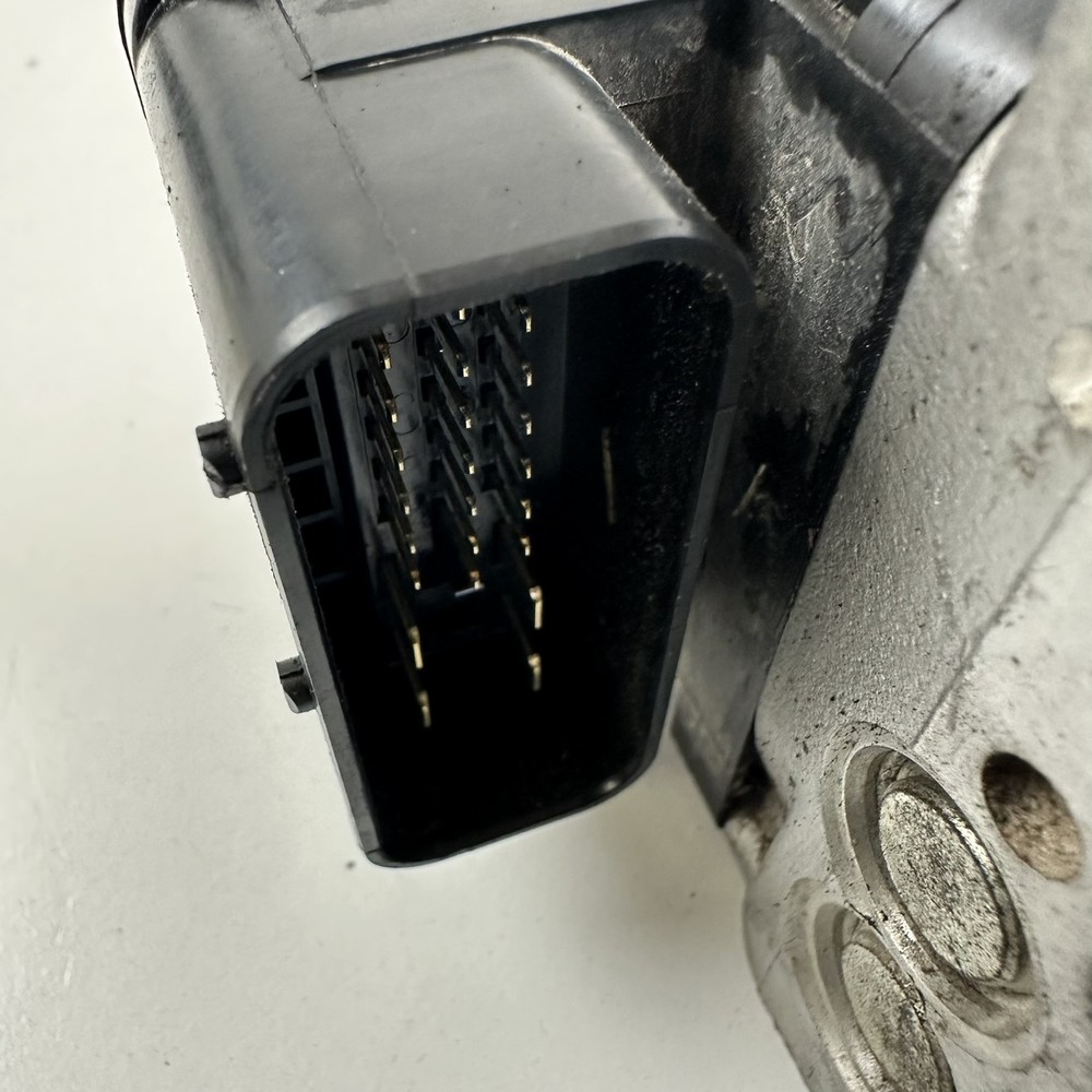 Triumph Rocket Classic 2013 ABS pump modulator control unit block