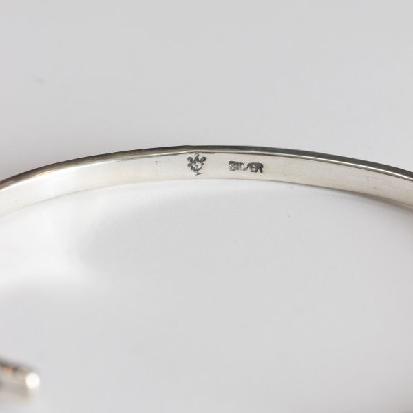 VIVIFY Silver One Line Arrow Bangle Bracelet