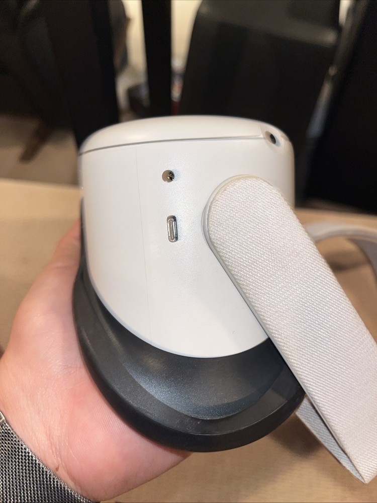 Oculus Meta Question 2 VR Headset With Charger 256GB