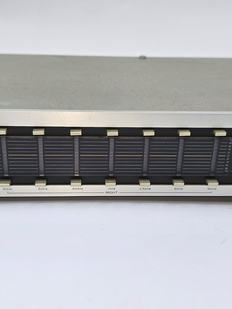 KENWOOD GRAPHIC EQUALIZER, MODEL GE-90, POWERS ON