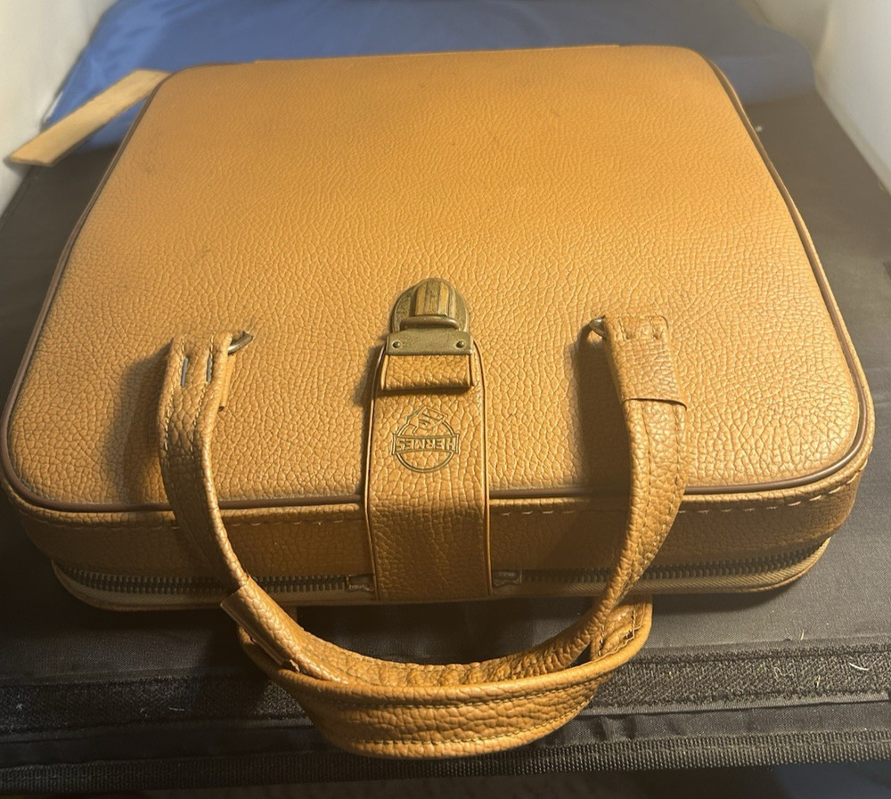 Hermes Rocket typewriter Portable Green