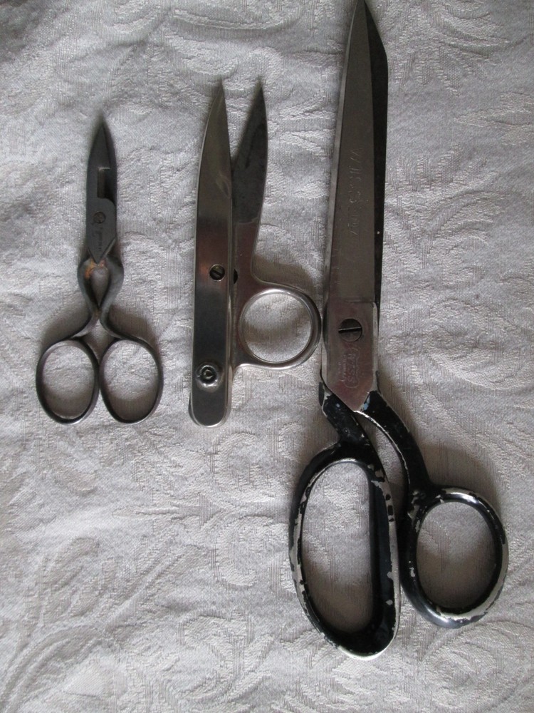 Lot of 3 Vintage sewing scissors
