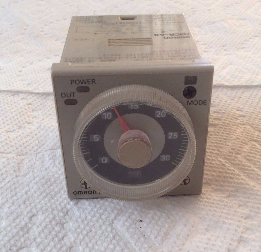 Omron H3CR-A8 Timer