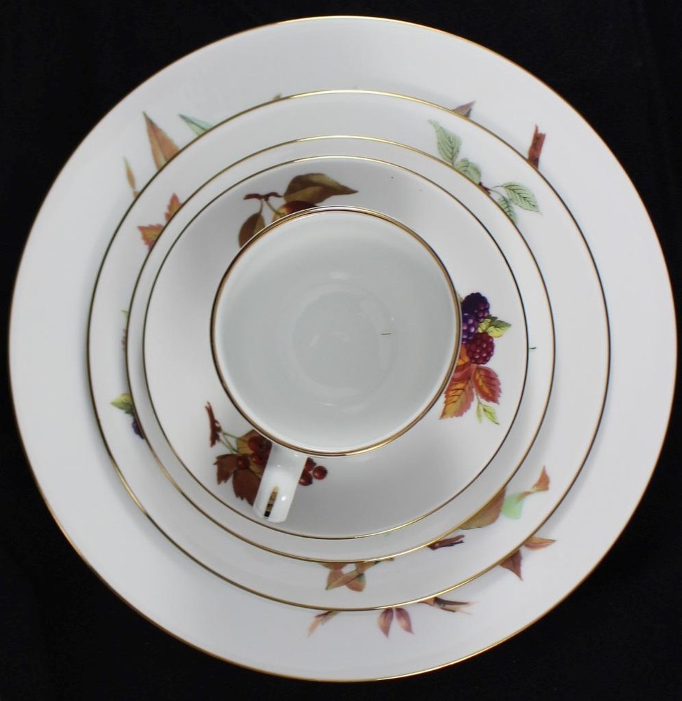 Royal Worcester Evesham Gold Five Piece Place Setting