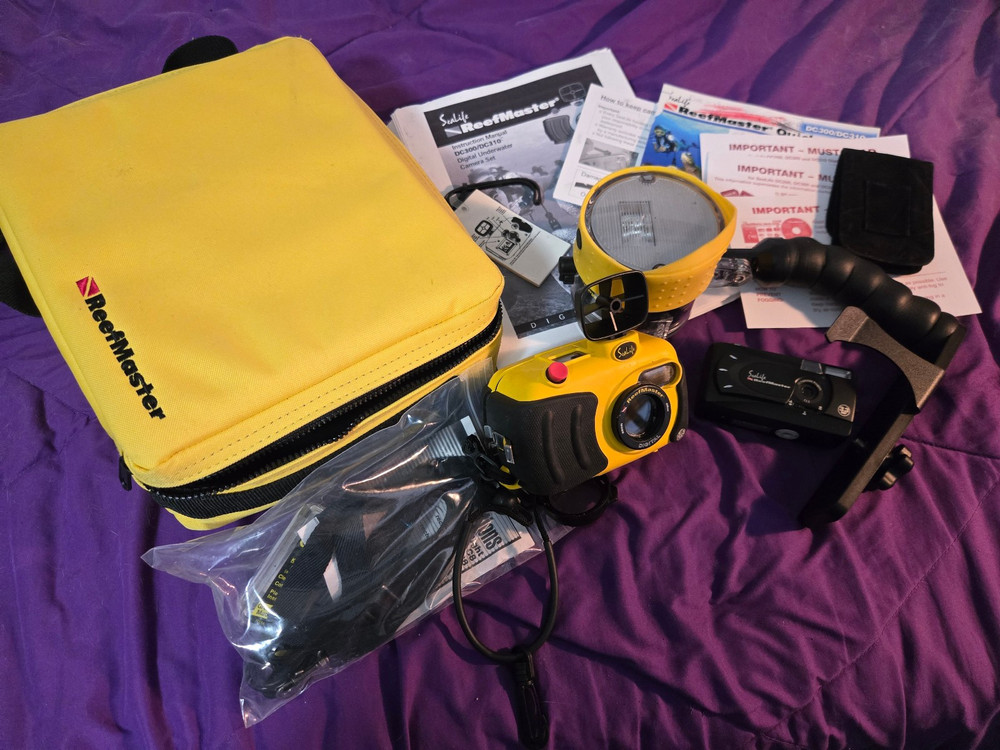 SeaLife ReefMaster Underwater Camera Case & External Flash & Soft Carry Bag