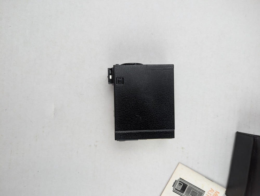 Minolta Auto Electroflash 22 Flash w Case Manual Untested Vintage Camera