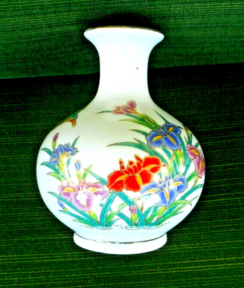 MACAU FLOWERED PORCELAIN VASE