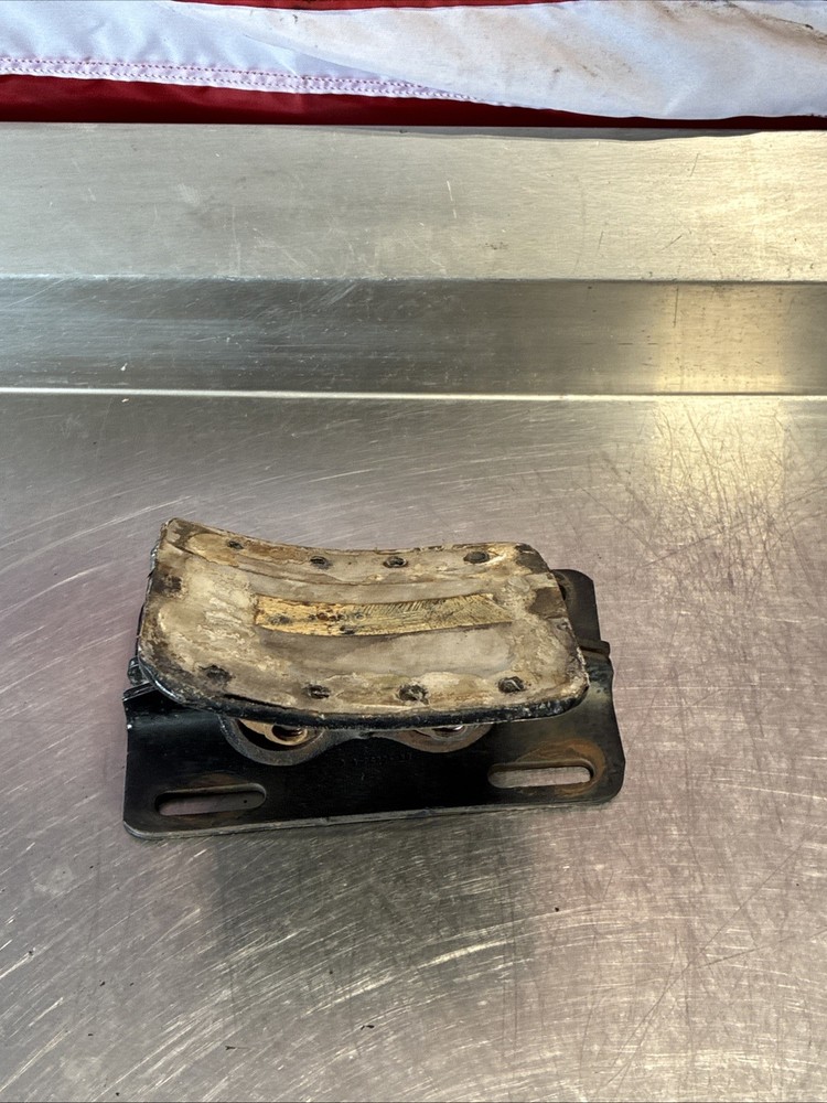 FREIGHTLINER BRACKET - UPPER EXHAUST SUPPORT, CAB MOUNTED, RH