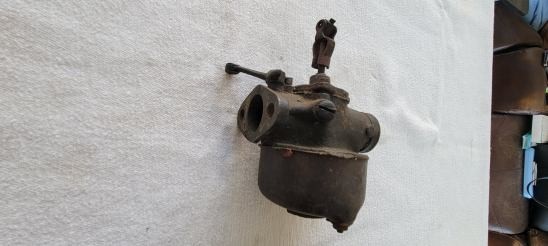 VINTAGE ORIGINAL FORD CARBURATOR