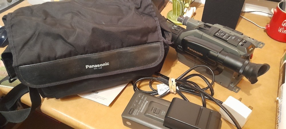 Panasonic NV-G1B Video camera and case
