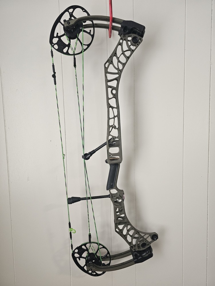 Mathews Phase 4 33 Compound Bow
