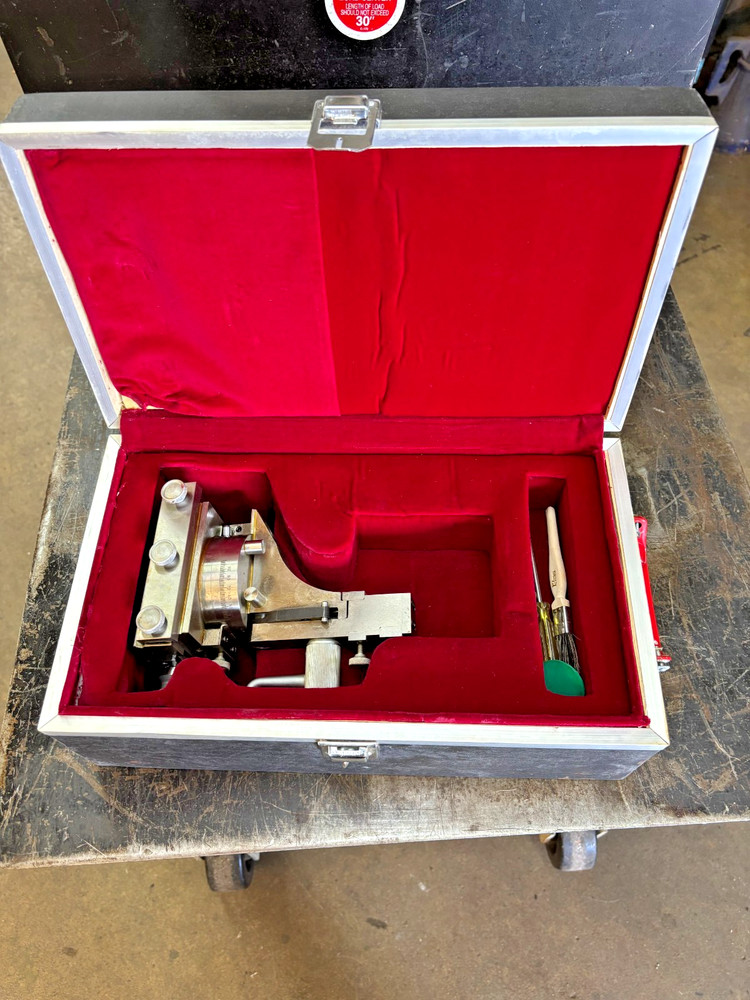 UNIVERSAL GRINDING WHEEL DRESSER