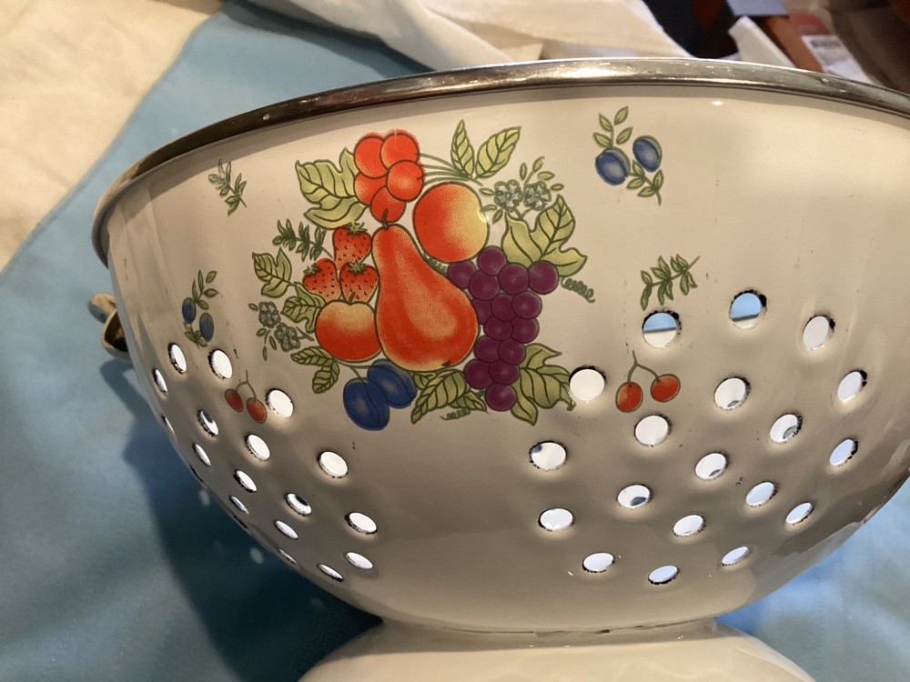 New White Pedestal Enamelware Fruit Decor Colander