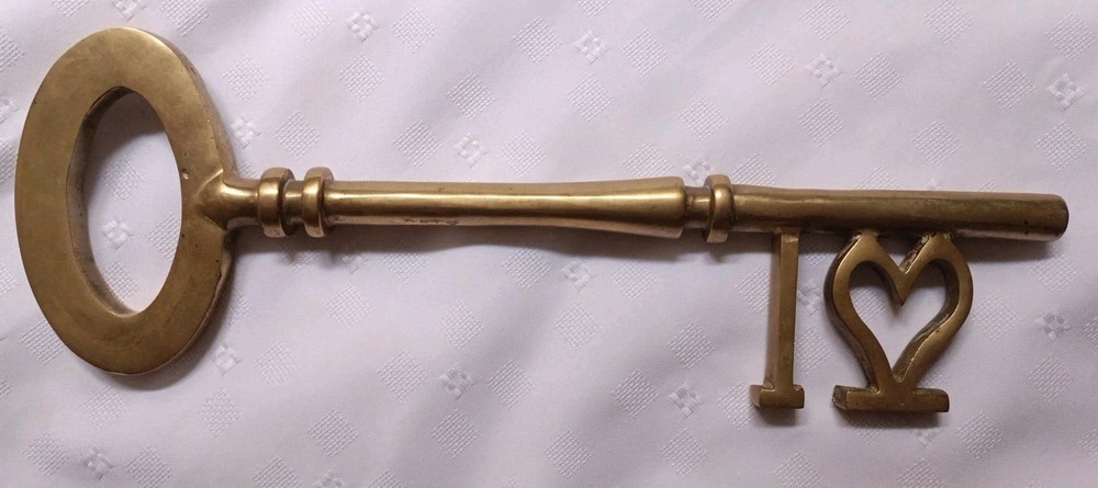 Large 14” Solid Brass Skeleton Key Art Decor Heart /438